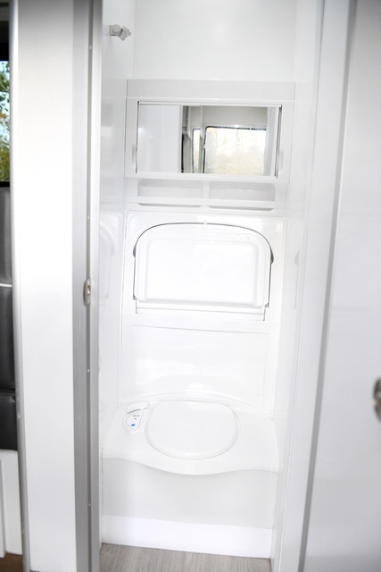 Lovely Coach-built PRB 7.5-tonne Horsebox