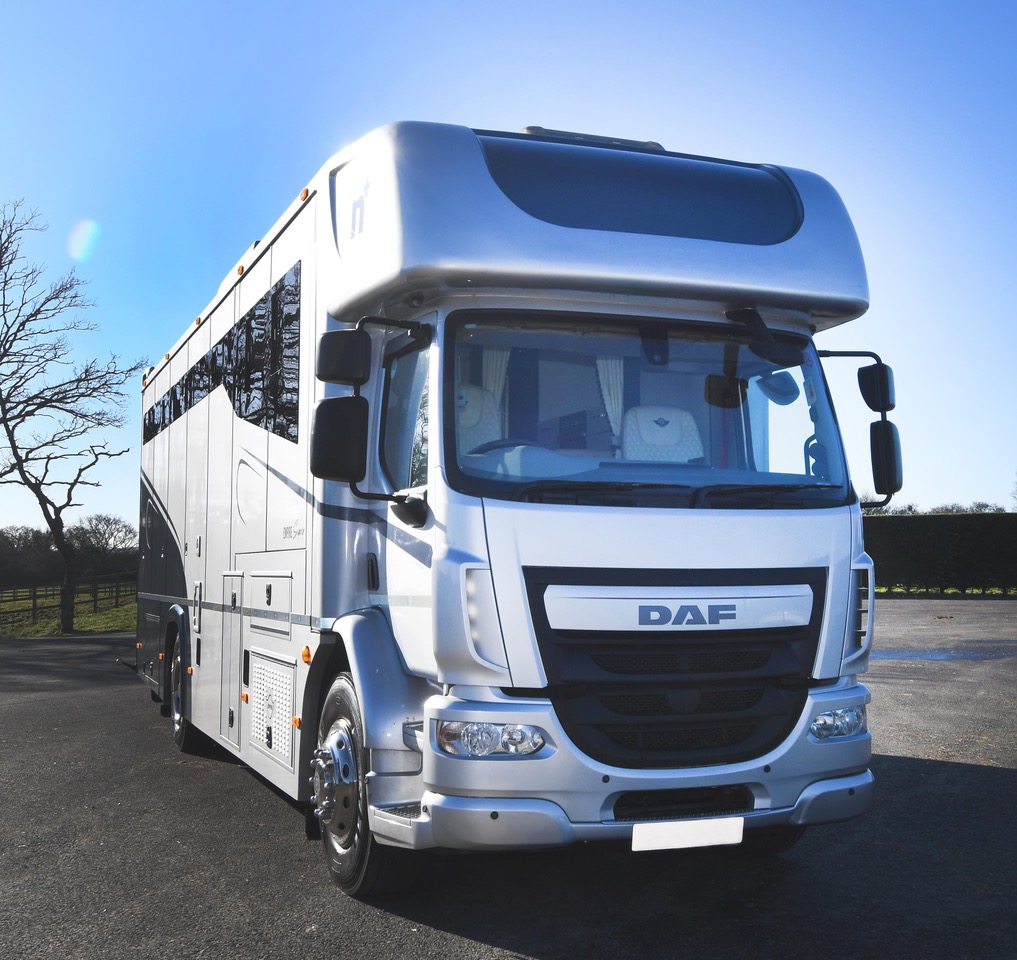 Empire Superior 18-tonne Luxury 5-stall, 6-berth Horsebox